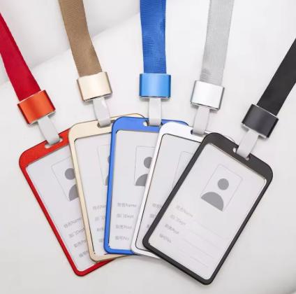 Porte badge en aluminium + corde cou Horizontal